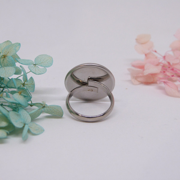Bague ajustable en acier inoxydable avec cabochon géométrique