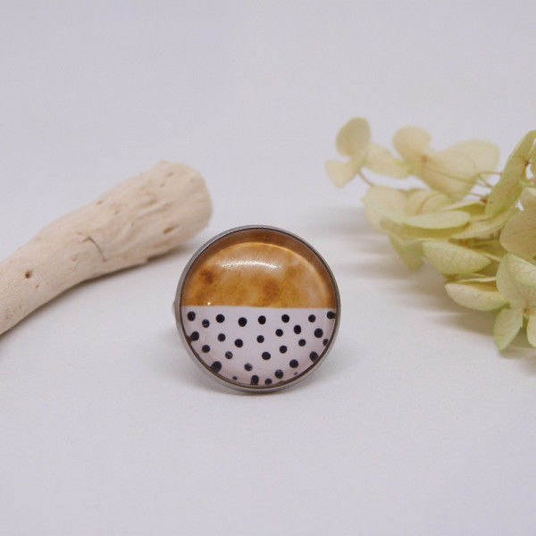 Bague ajustable en acier inoxydable avec cabochon à pois