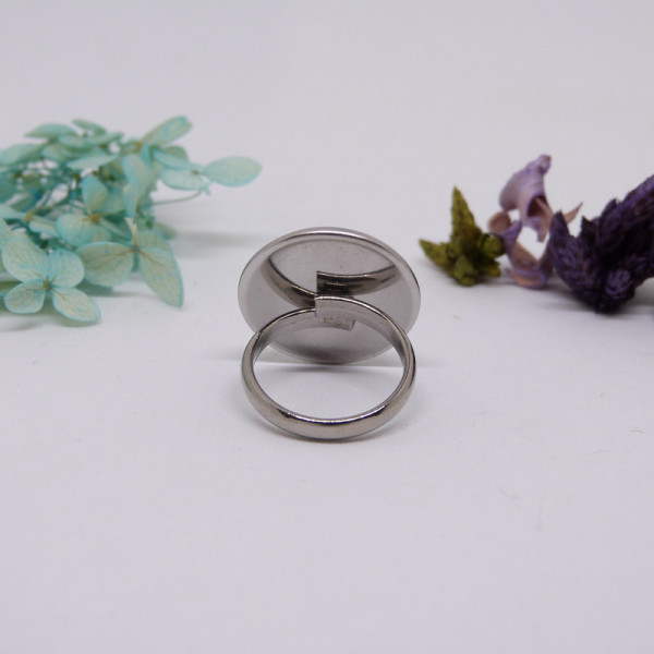 Bague ajustable en acier inoxydable avec cabochon à lignes