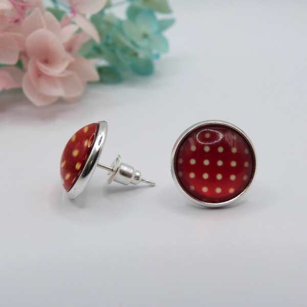 Puces d'oreilles rouge à pois