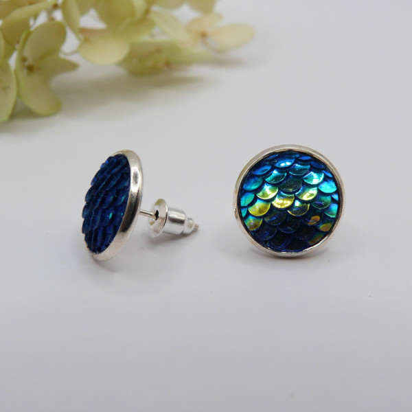 Puces d'oreilles écailles de sirène bleu holographique