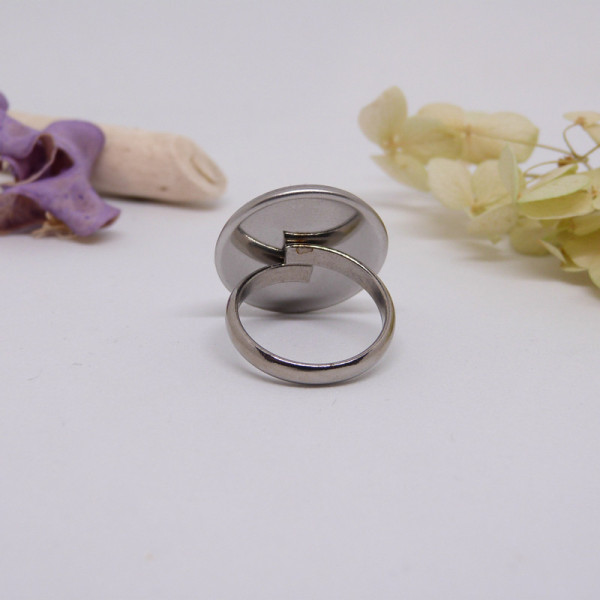 Bague ajustable bleue à fleurs blanches