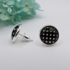 Puces d'oreilles noires à pois