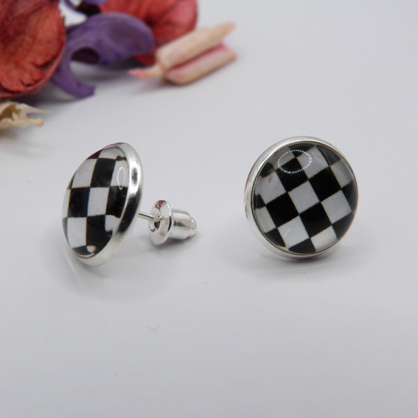 Puces d'oreilles damier noir et blanc