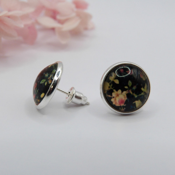 Puces d'oreilles à fleurs