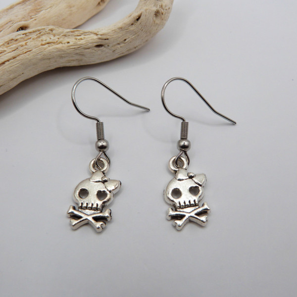 Boucles d'oreilles argentées tête de mort
