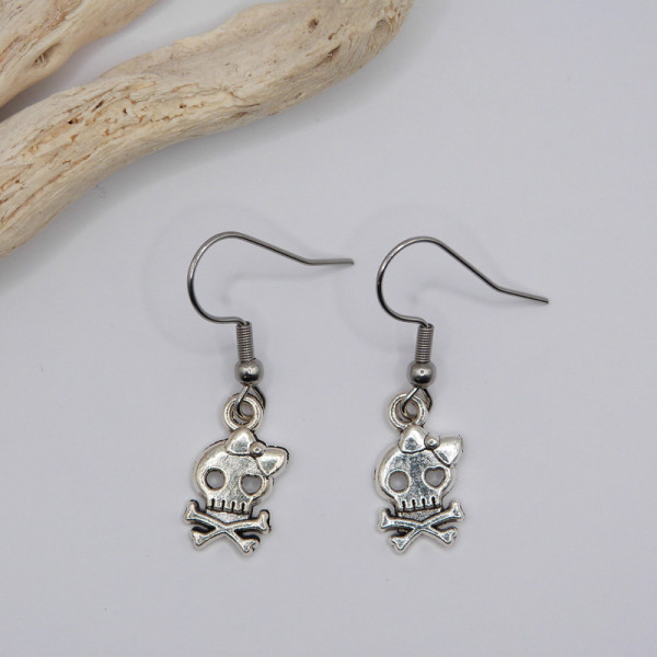 Boucles d'oreilles argentées tête de mort