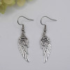 Boucles d'oreilles argentées aile d'ange avec une rose