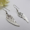 Boucles d'oreilles argentées aile d'ange avec une rose