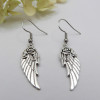 Boucles d'oreilles argentées aile d'ange avec une rose