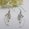 Boucles d'oreilles argentées aile d'ange avec une rose