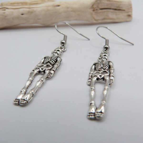 Boucles d'oreilles argentées squelette