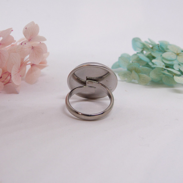 Bague ajustable en acier inoxydable avec cabochon